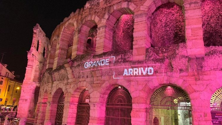 Giro: Verona si tinge di rosa