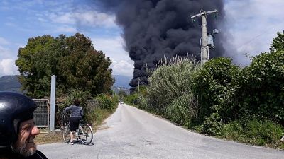 Viareggio,incendio in rimessaggio barche Viareggio,incendio in rimessaggio barche