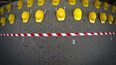 Scoppia valvola cisterna, morto operaio Scoppia valvola cisterna, morto operaio