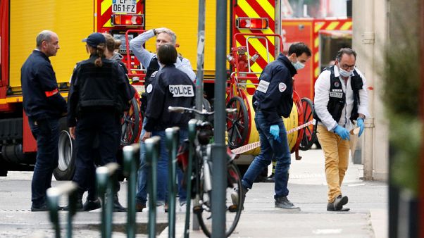 الشرطة الفرنسية تبحث عن مشتبه به بعد تفجير حقيبة ملغومة في ليون الشرطة الفرنسية تبحث عن مشتبه به بعد تفجير حقيبة ملغومة في ليون