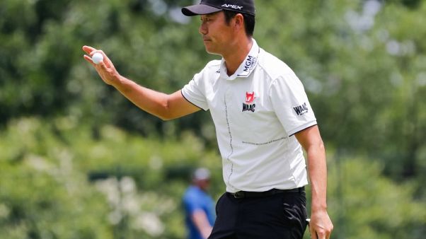Na overcomes double-bogey to lead, Spieth two back Na overcomes double-bogey to lead, Spieth two back