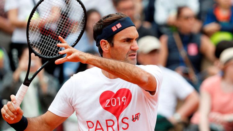 Federer returns on opening day at Roland Garros
