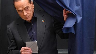 Europee, Berlusconi ha votato a Milano Europee, Berlusconi ha votato a Milano