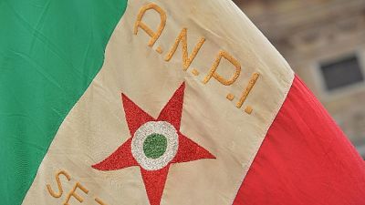 Milano, vandalizzata lapide a partigiano Milano, vandalizzata lapide a partigiano