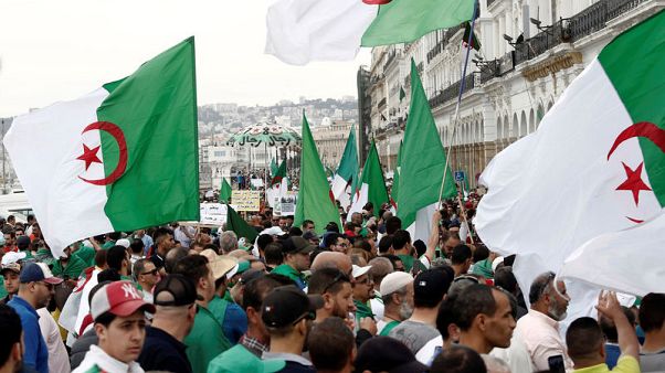 تلفزيون: النائب العام الجزائري يحيل ملفي رئيسي وزراء سابقين للمحكمة العليا تلفزيون: النائب العام الجزائري يحيل ملفي رئيسي وزراء سابقين للمحكمة العليا