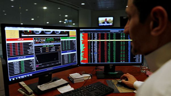 البورصة السعودية تتراجع تحت ضغط القطاع المالي ومصر تصعد بدعم من أسهم قيادية البورصة السعودية تتراجع تحت ضغط القطاع المالي ومصر تصعد بدعم من أسهم قيادية