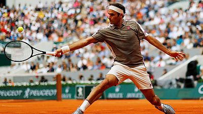 Tennis - Federer graces new-look Roland Garros with stylish opening win