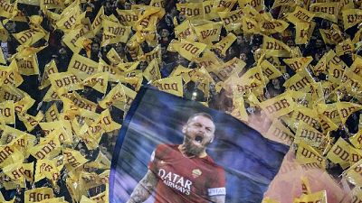 82' Roma-Parma esce De Rossi, ovazione 82' Roma-Parma esce De Rossi, ovazione