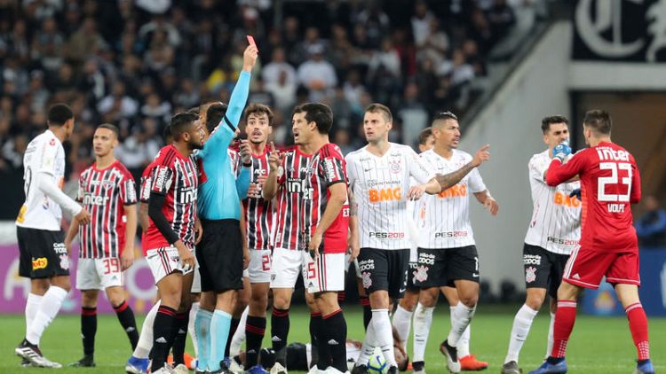 Deflected goal gives Corinthians 1-0 win over Sao Paulo