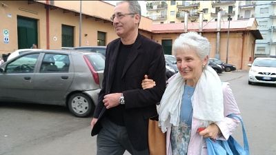 Prof sospesa rientrata a scuola Prof sospesa rientrata a scuola