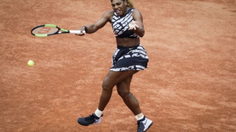 Roland-Garros: Serena Williams se fait peur mais s'en sort