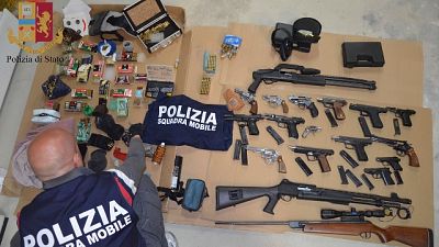 Ps sequestra arsenale nel Ragusano Ps sequestra arsenale nel Ragusano