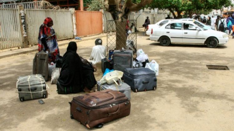 Grève générale au Soudan: voyageurs, entreprises et presse bloqués
