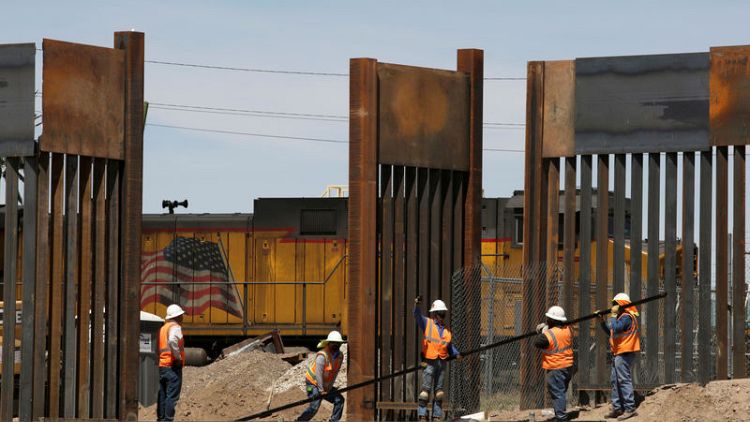 Private border wall construction halts after New Mexico town protests