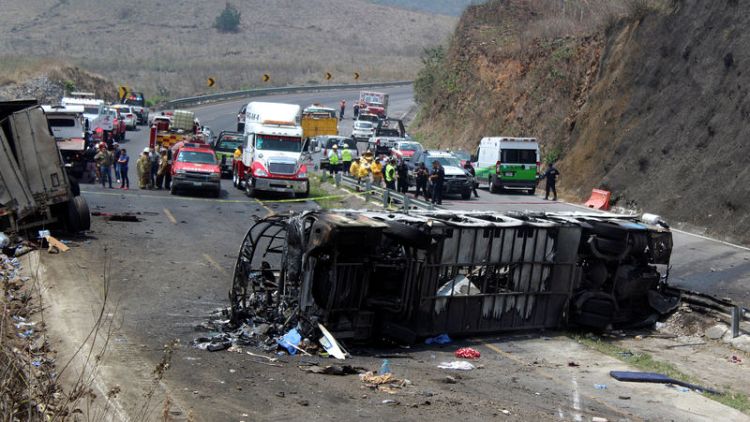 مقتل 20 شخصا على الأقل في حادث تصادم بالمكسيك