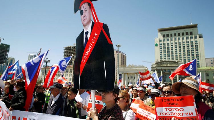 آلاف يحتشدون في منغوليا مطالبين بتنحي الحكومة