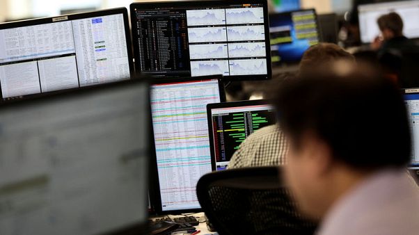 Strength in oil majors keeps FTSE 100 afloat Strength in oil majors keeps FTSE 100 afloat