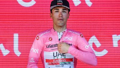 Giro: l'ex maglia rosa Conti si ritira