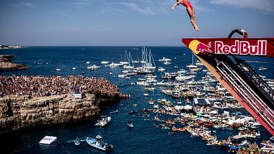 Tuffi: Red Bull Cliff diving a Polignano