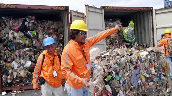 Philippines sends trash back to Canada after Duterte escalates row Philippines sends trash back to Canada after Duterte escalates row