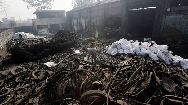 Burning tyres: the murky oil business polluting parts of Asia Burning tyres: the murky oil business polluting parts of Asia