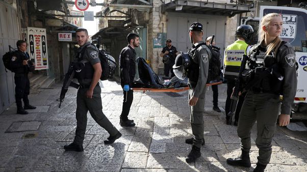 متحدث: الشرطة الإسرائيلية تقتل فلسطينيا بالرصاص بعد حادث طعن متحدث: الشرطة الإسرائيلية تقتل فلسطينيا بالرصاص بعد حادث طعن