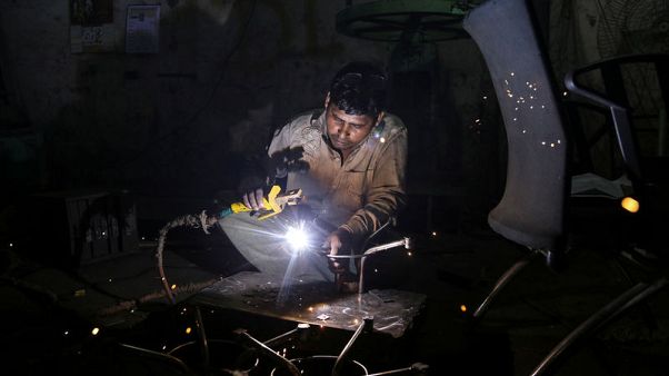 نمو الاقتصاد الهندي ينخفض إلى 5.8% في الربع/1 متأخرا عن الصين نمو الاقتصاد الهندي ينخفض إلى 5.8% في الربع/1 متأخرا عن الصين