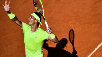 Roland-Garros: Nadal lâche un set mais passe en huitièmes