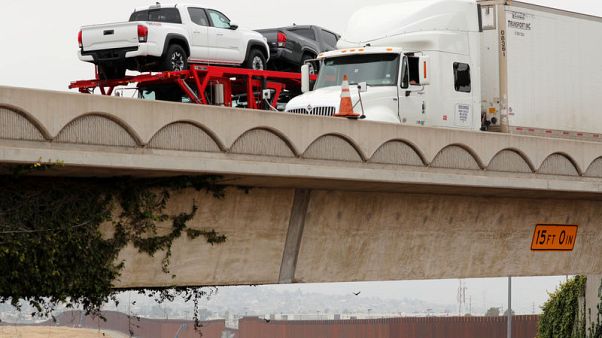 Mexico, U.S. business groups urge Trump to back down on tariff threat Mexico, U.S. business groups urge Trump to back down on tariff threat