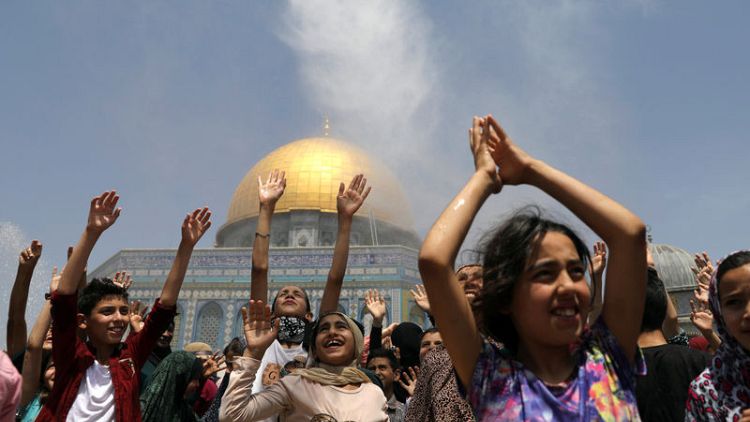 In Jerusalem, thousands pray at Al-Aqsa on last Friday of Ramadan