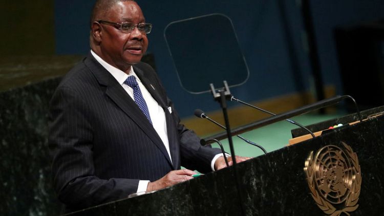 Malawi president, at inauguration, pledges to root out corruption