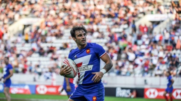 Rugby à VII: la France perd encore mais passe en quarts à Paris