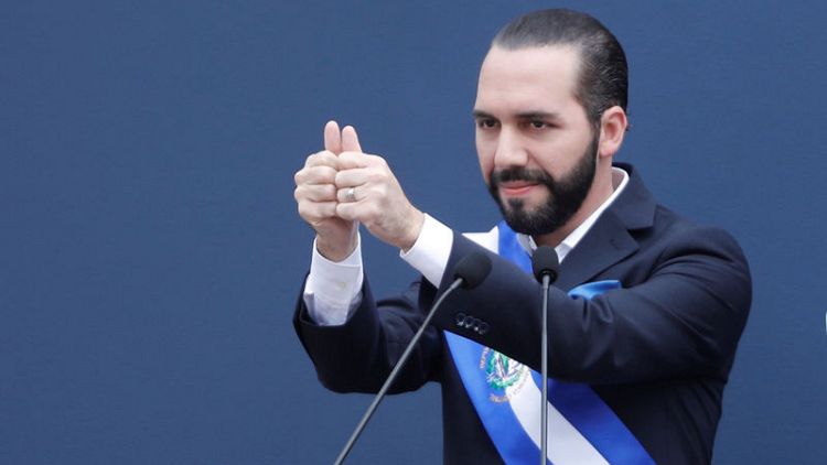 رئيس السلفادور الجديد يتعهد بمعالجة بلاده التي وصفها بأنها "طفل مريض"