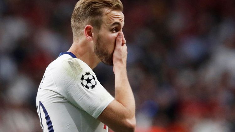 Soccer-Tough night for Kane as return fails to spark Spurs