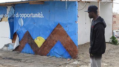 Lite in ghetto Foggia, ferito africano