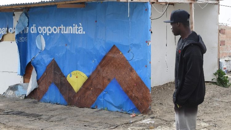 Lite in ghetto Foggia, ferito africano