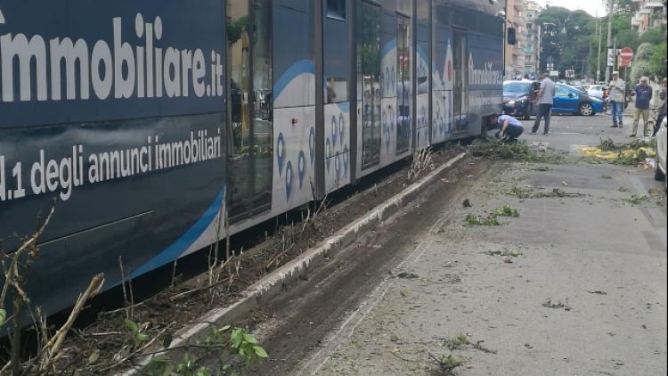 Deraglia tram a Roma, nessun ferito