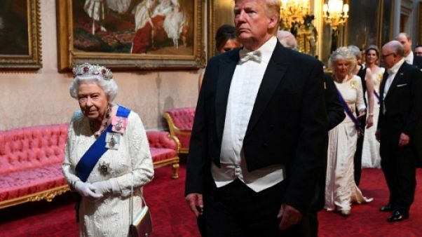 Trump fait l'éloge de la reine et insulte le maire de Londres Trump fait l'éloge de la reine et insulte le maire de Londres
