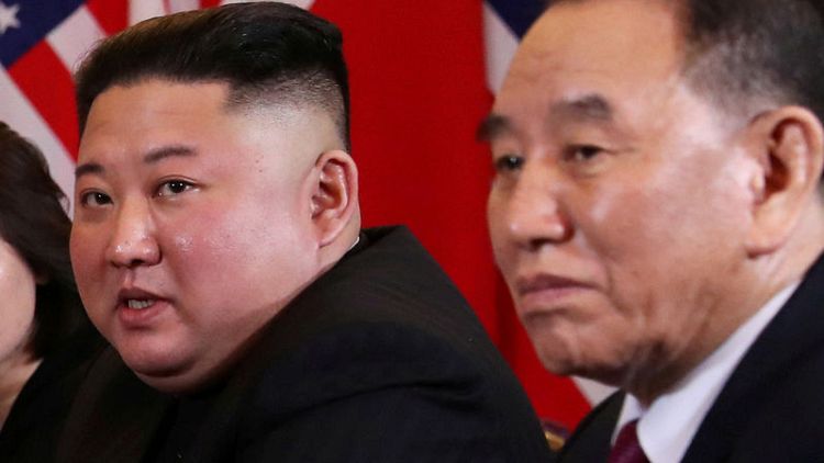 وكالة : ظهور كبير مبعوثي كوريا الشمالية النوويين سابقا مع زعيم البلاد