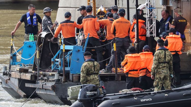 انتشال جثة من الدانوب على بعد 100 كيلومتر من بودابست بعد غرق سفينة