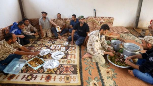 Libye: sur le front au sud de Tripoli, "le calme avant la tempête" Libye: sur le front au sud de Tripoli, "le calme avant la tempête"