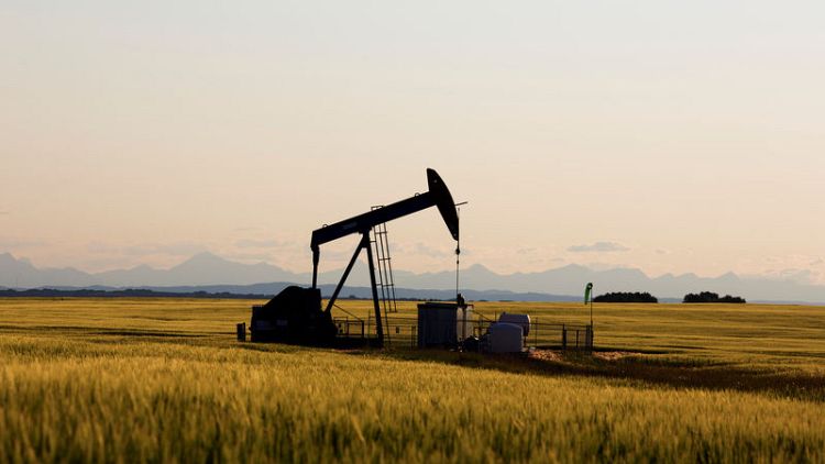 Oil prices fall amid economic slowdown, despite ongoing OPEC supply cuts