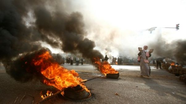 Un protestataire sur une barricade à Khartoum, le 3 juin 2019 Un protestataire sur une barricade à Khartoum, le 3 juin 2019