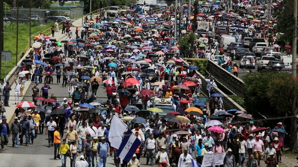 Protesters return to streets in Honduras, despite president's concessions Protesters return to streets in Honduras, despite president's concessions
