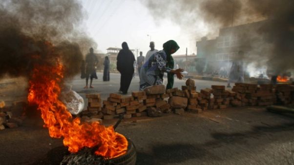 Soudan: plus de 35 morts dans la dispersion du sit-in à Khartoum (comité de médecins) Soudan: plus de 35 morts dans la dispersion du sit-in à Khartoum (comité de médecins)
