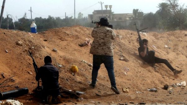 Libye: aux portes de Tripoli, une bataille "vitale" pour les camps rivaux Libye: aux portes de Tripoli, une bataille "vitale" pour les camps rivaux