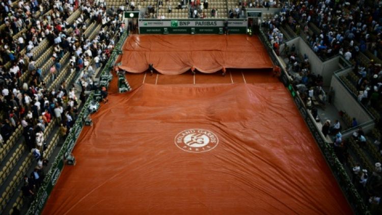 Roland-Garros: les matches interrompus avant un orage