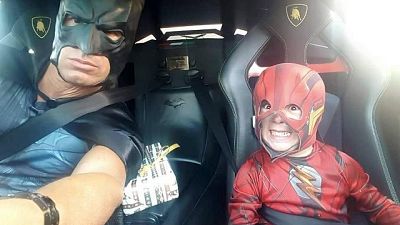 Imprenditore-Batman per i bimbi malati Imprenditore-Batman per i bimbi malati