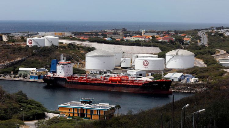 بيانات: صادرات فنزويلا من النفط تتراجع 17% في مايو تحت ضغط العقوبات