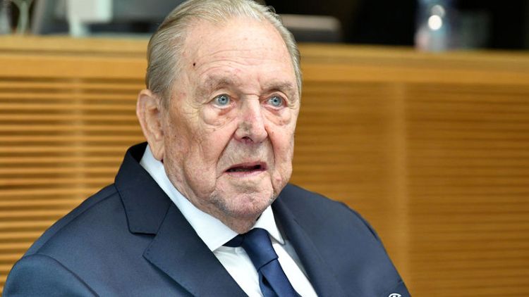 وفاة يوهانسون رئيس الاتحاد الأوروبي لكرة القدم السابق